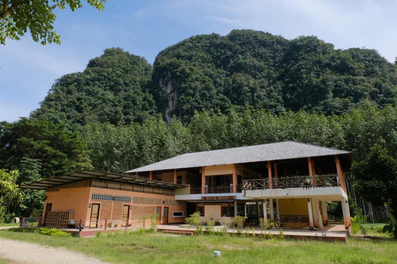 Monkey Mansion - Jungalows & Tours Khao Sok National Park Exterior photo