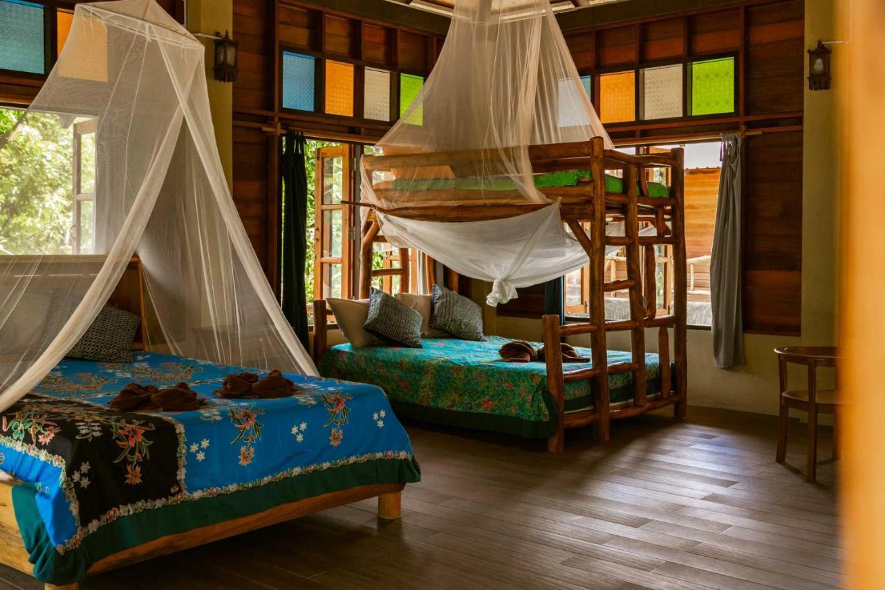 Monkey Mansion - Jungalows & Tours Khao Sok National Park Exterior photo